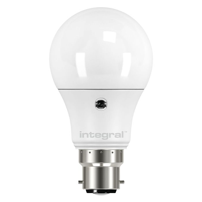 Integral Dusk till Dawn Auto Sensor LED 8W GLS/A60 Light Bulb Bayonet Cap 